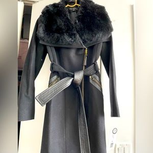 Wool black woman’s coat. Via Spiga